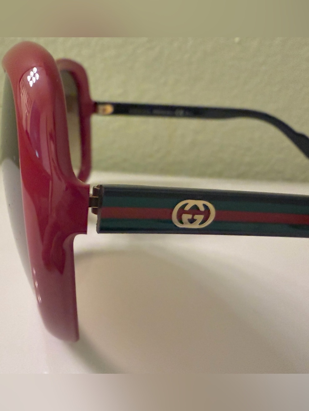 Gucci red sunglasses with GG Logo and Green/Red Stripe~ New with Case - Picture 3 of 12